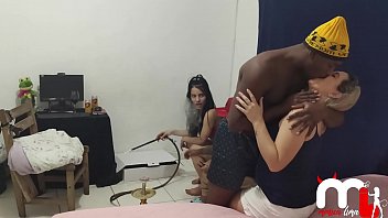 Девочка и её бойфренд организовали секс шоу на камеру